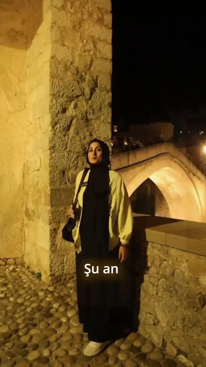 Mostar’da gece yürüyüşünden