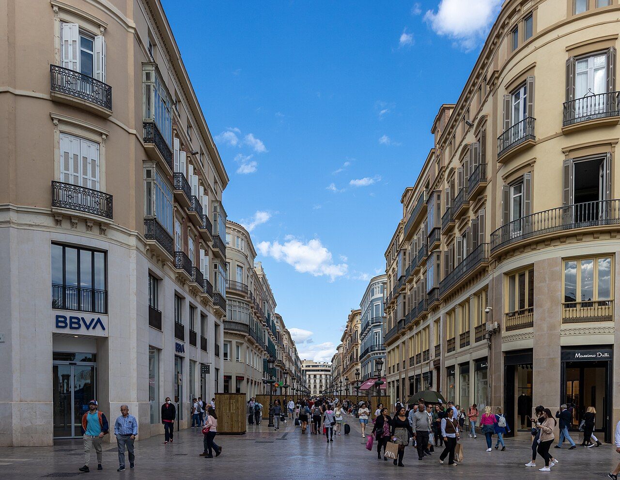 Málaga eski şehrinde bir yaya caddesi