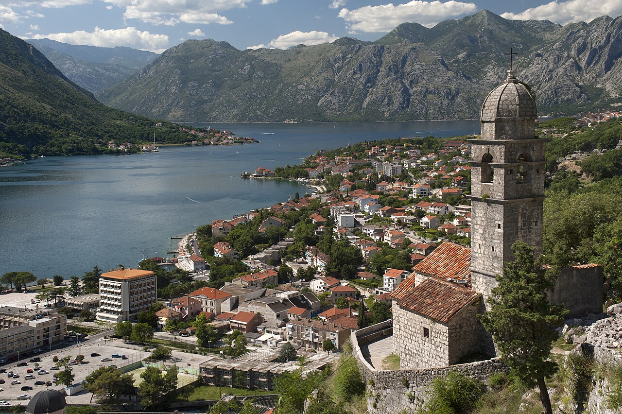 Kotor: körfez ve eski şehir · Balkanlar