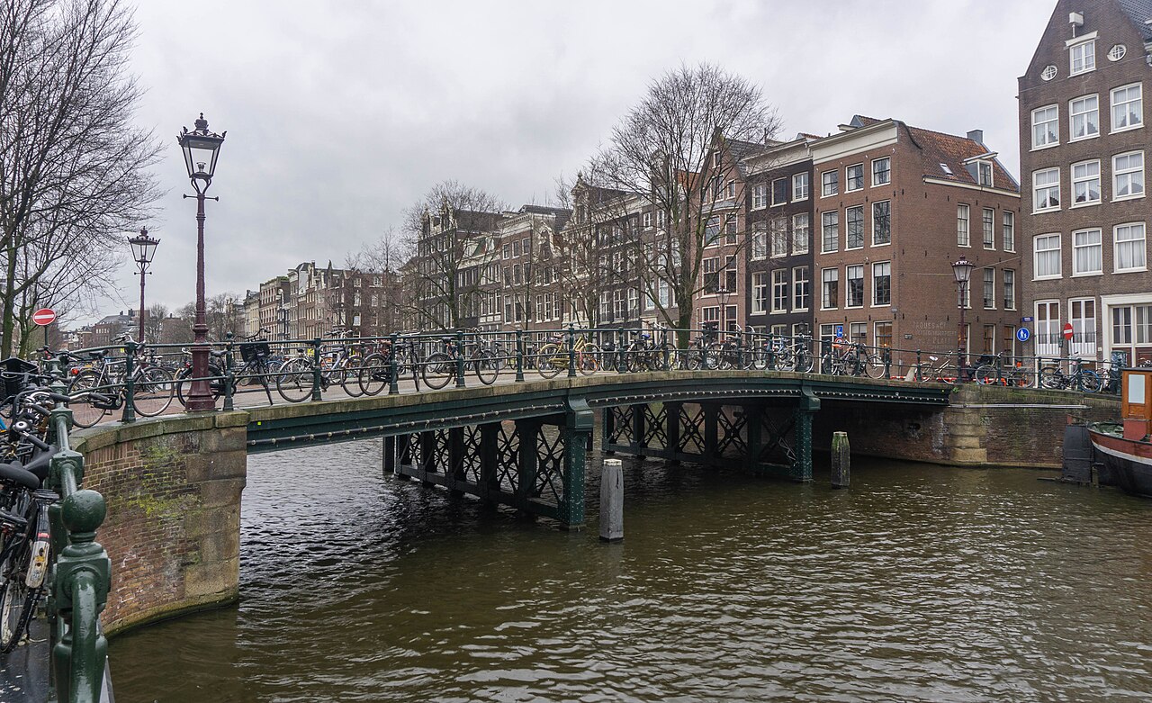 Amsterdam: kanallarla tanışma · Benelüks ve Paris